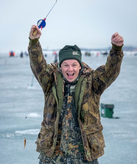 Турнир по подледному лову "Байкальская рыбалка" в Бурятии