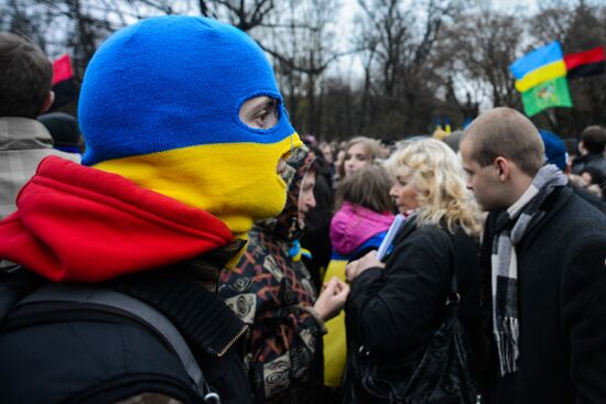 Митинг футбольных фанатов-ультрас в Харькове в поддержку Евромайдана