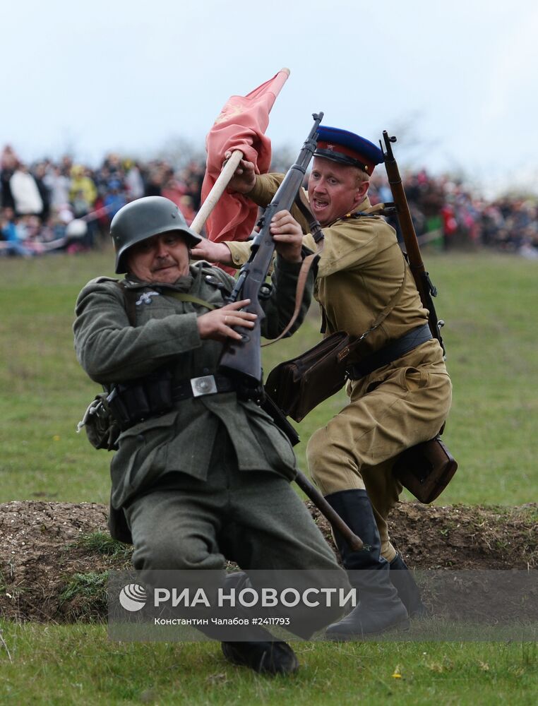 Военно-историческая реконструкция в честь 70-летия освобождения Симферополя