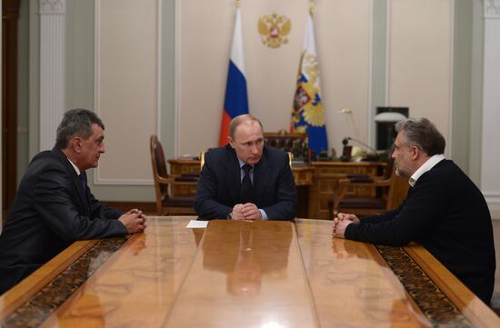В.Путин встретился с С.Меняйло и А.Чалым