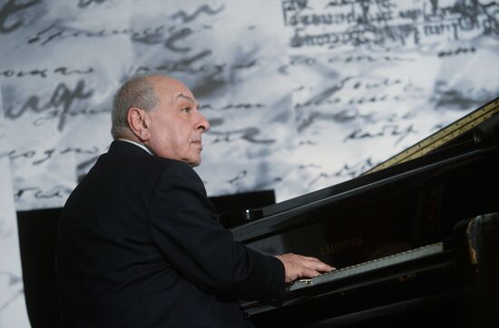 Творческий вечер сценариста и актера Сергея Плотова