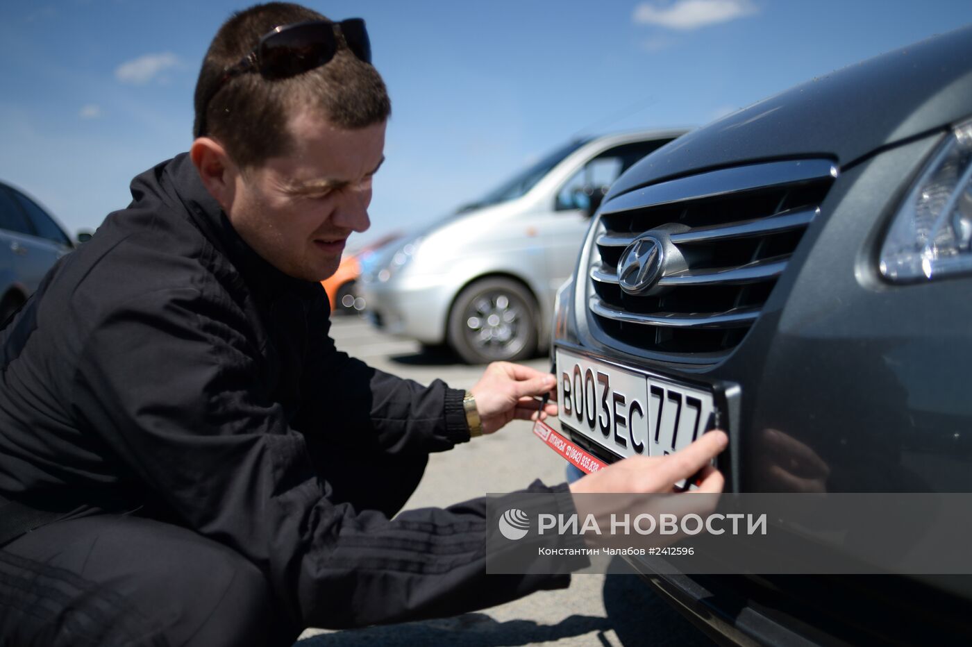 Выдача новых номерных знаков в Симферополе