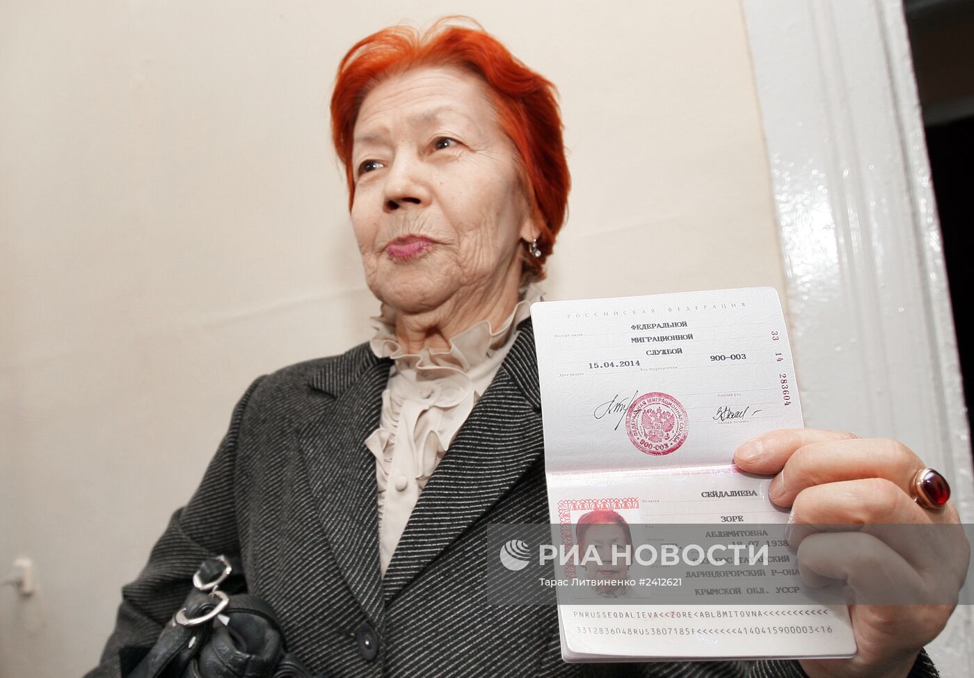 Выдача паспортов РФ крымским татарам в Симферополе