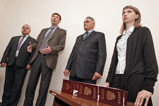 Выдача паспортов РФ крымским татарам в Симферополе