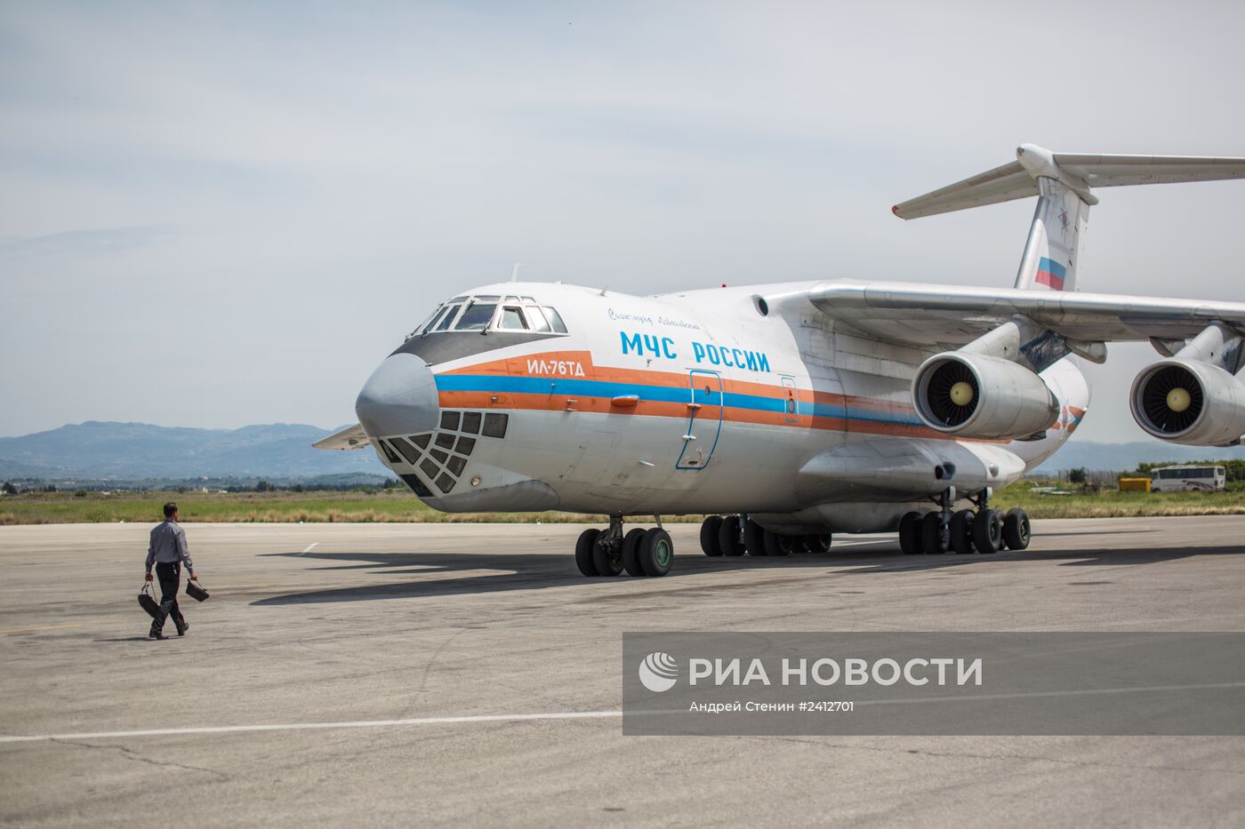 Самолет МЧС России доставил груз гуманитарной помощи в Сирию