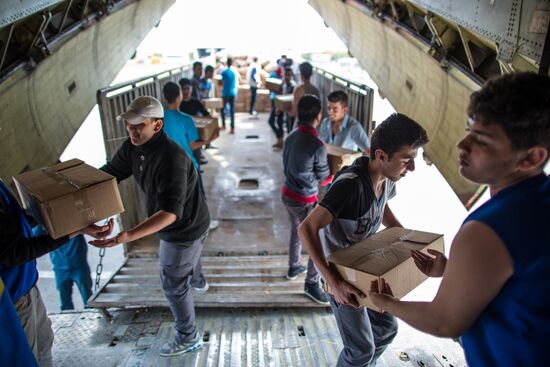 Самолет МЧС России доставил груз гуманитарной помощи в Сирию