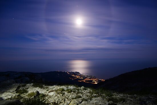 Вечерние виды Ялты