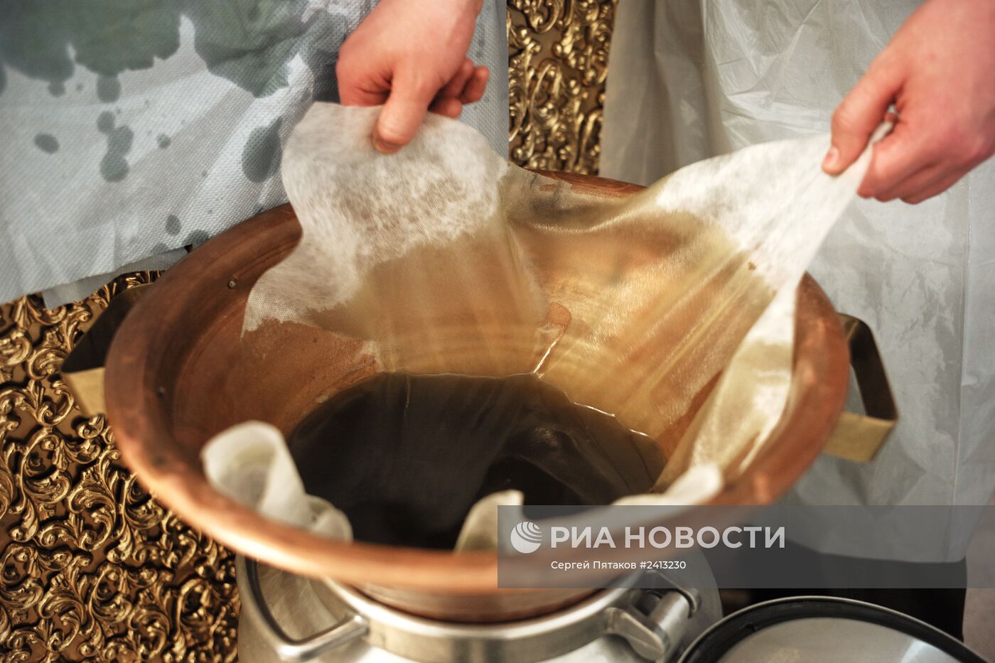 Завершение чина мироварения в Донском монастыре