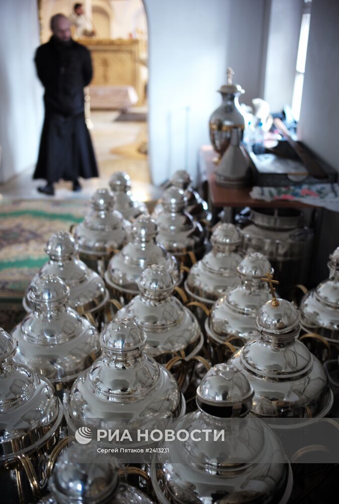 Завершение чина мироварения в Донском монастыре