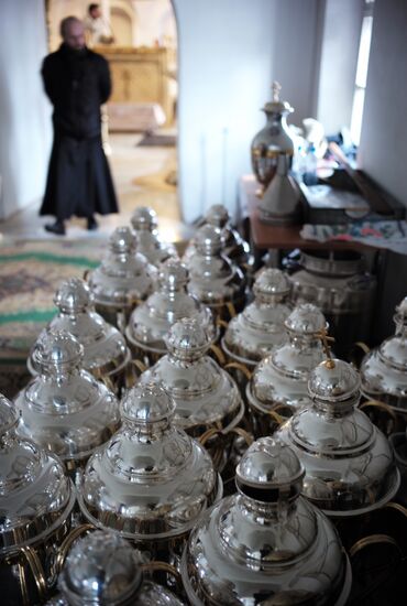 Завершение чина мироварения в Донском монастыре