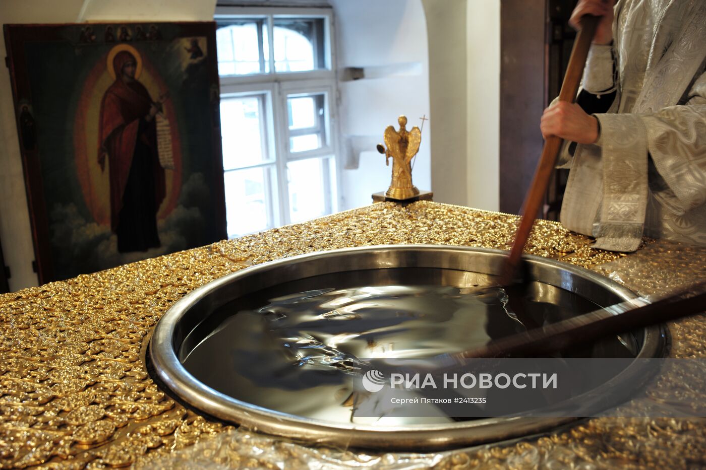 Завершение чина мироварения в Донском монастыре