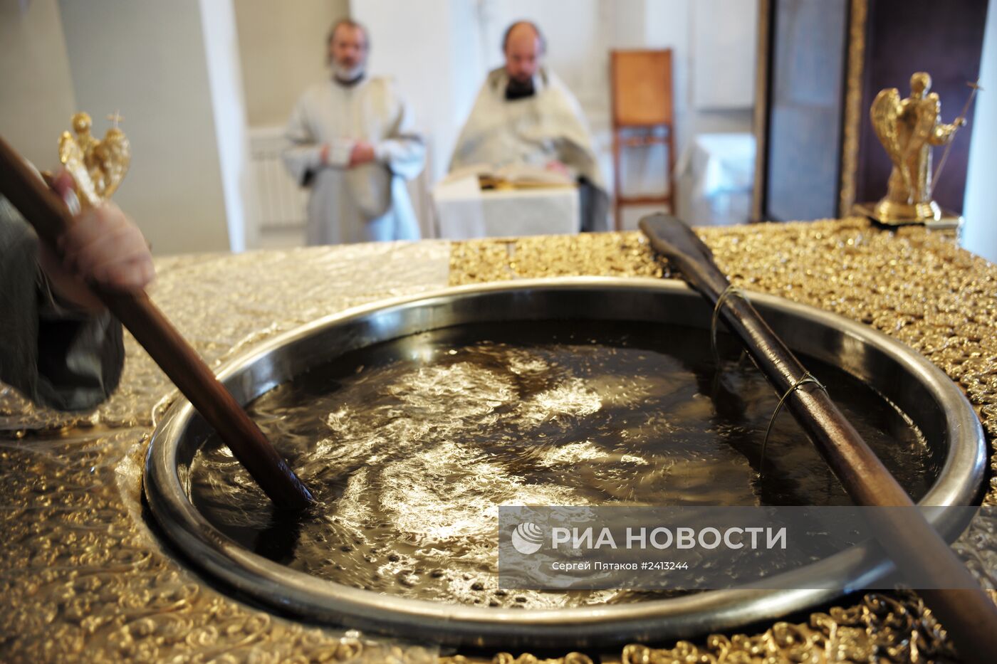 Завершение чина мироварения в Донском монастыре