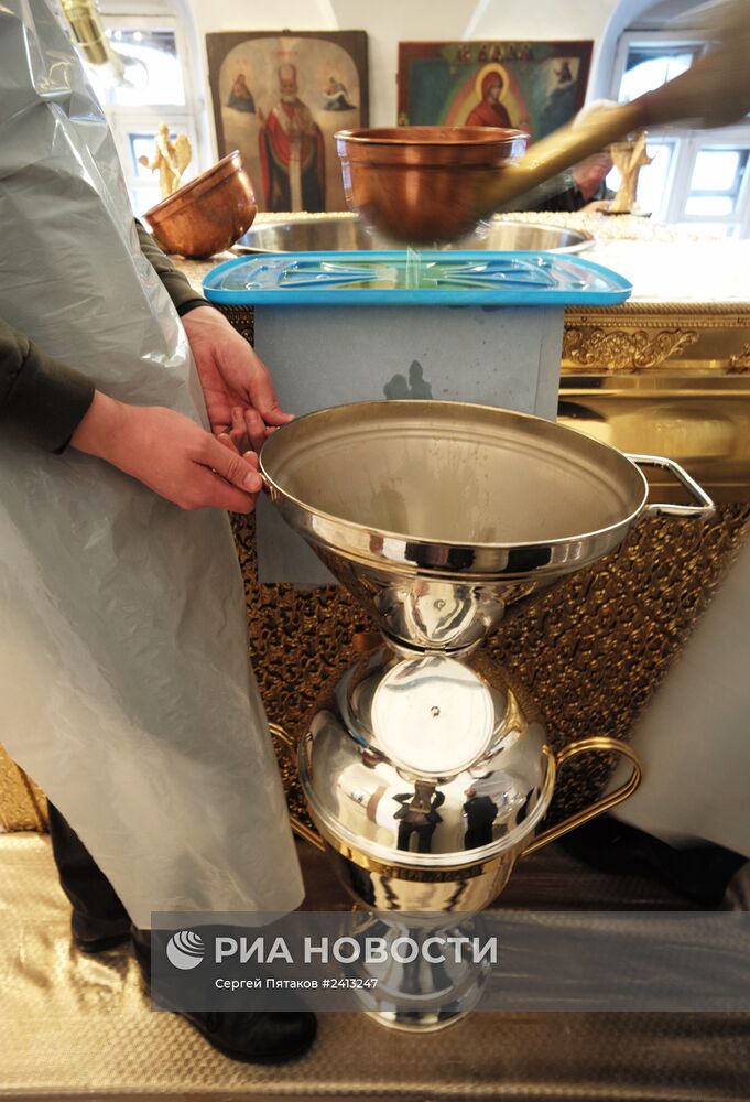 Завершение чина мироварения в Донском монастыре