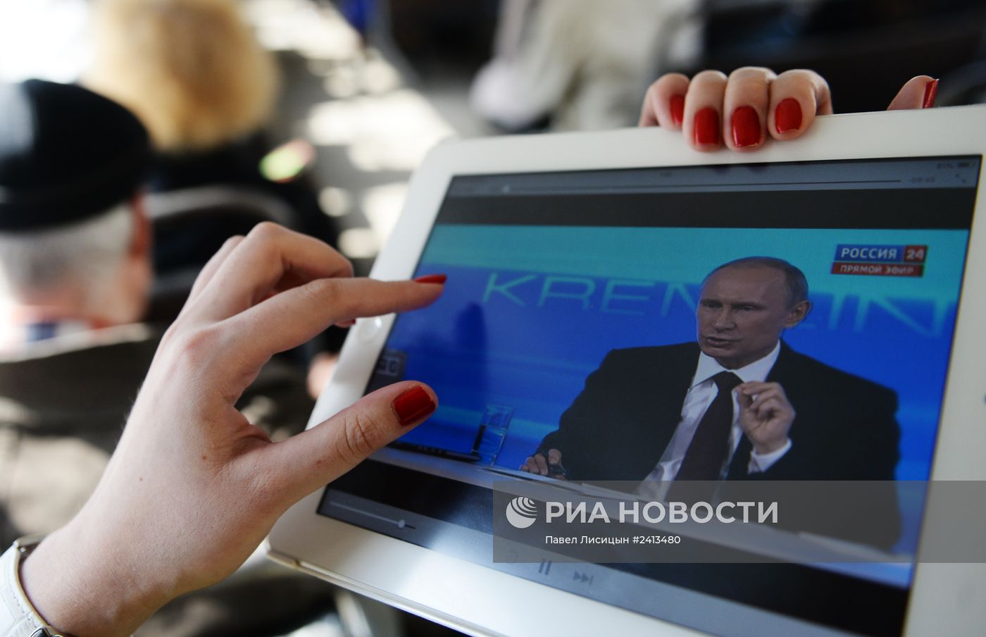 Трансляция "Прямой линии с Владимиром Путиным"