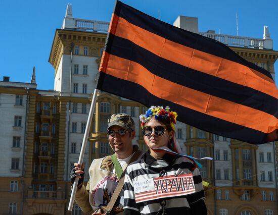 Митинг протеста против политики США на Украине