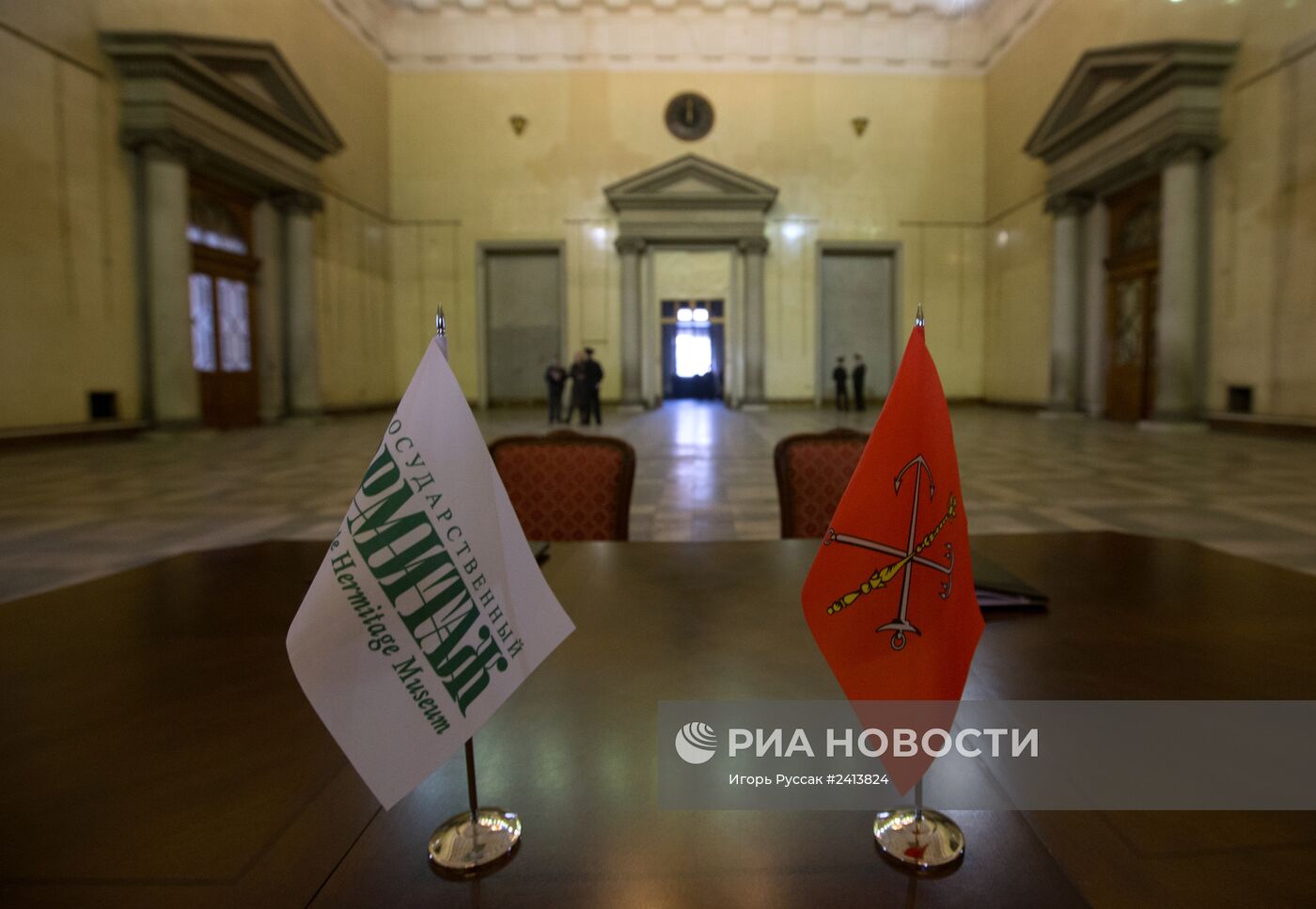 Церемония передачи здания Биржи Государственному Эрмитажу в Санкт-Петербурге