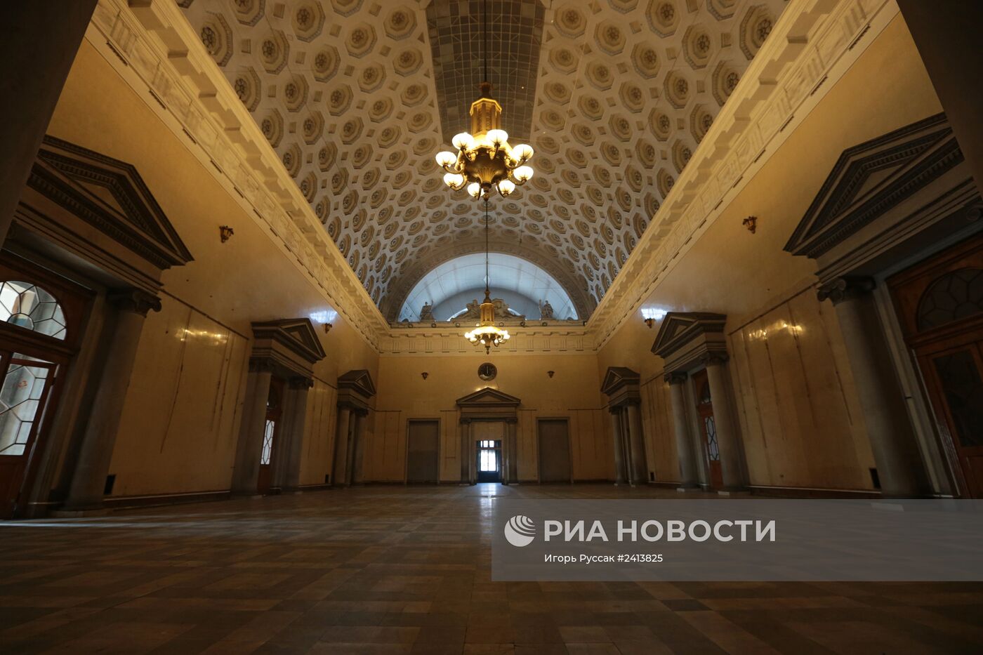 Церемония передачи здания Биржи Государственному Эрмитажу в Санкт-Петербурге