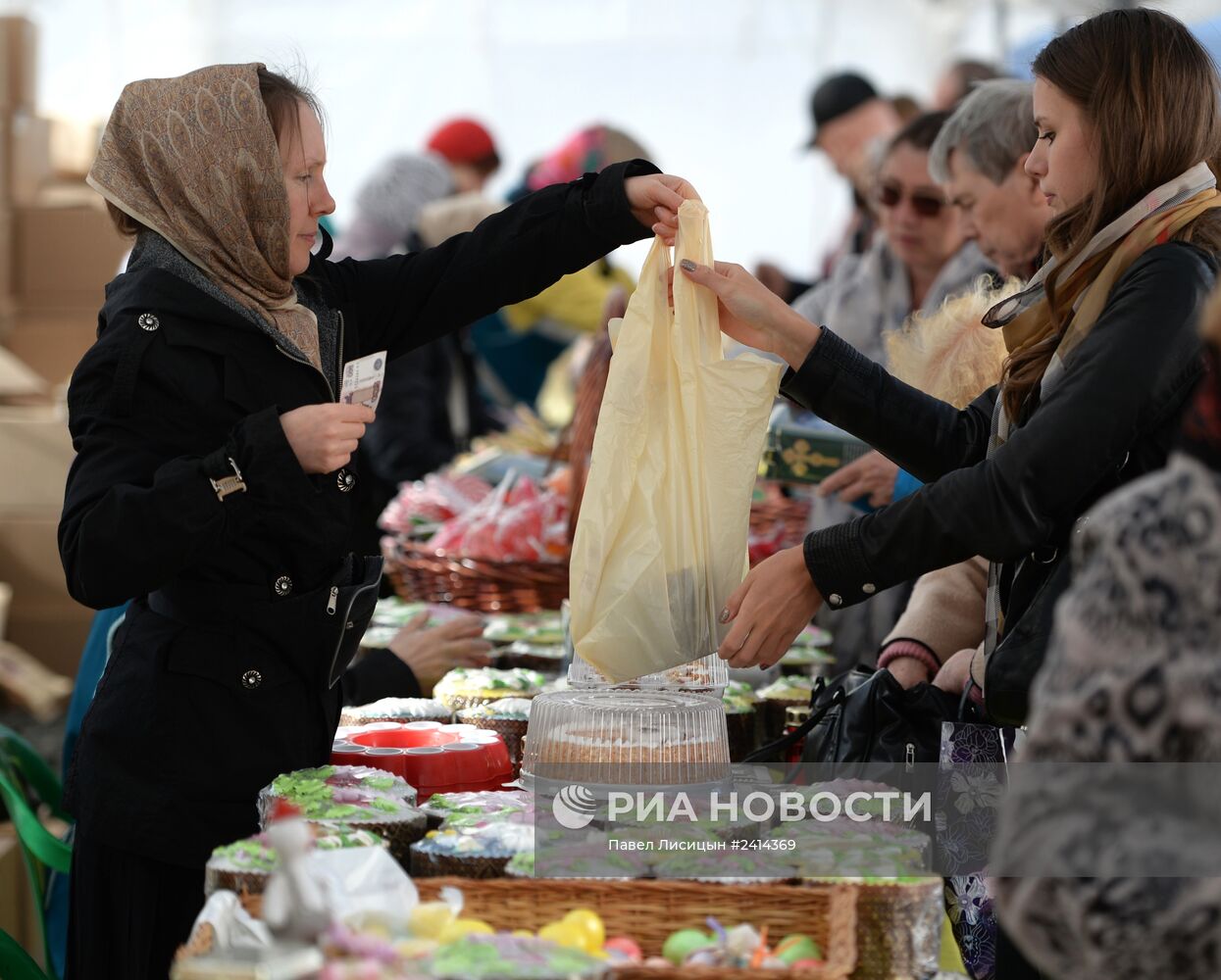 Освящение пасхальных куличей в Великую субботу