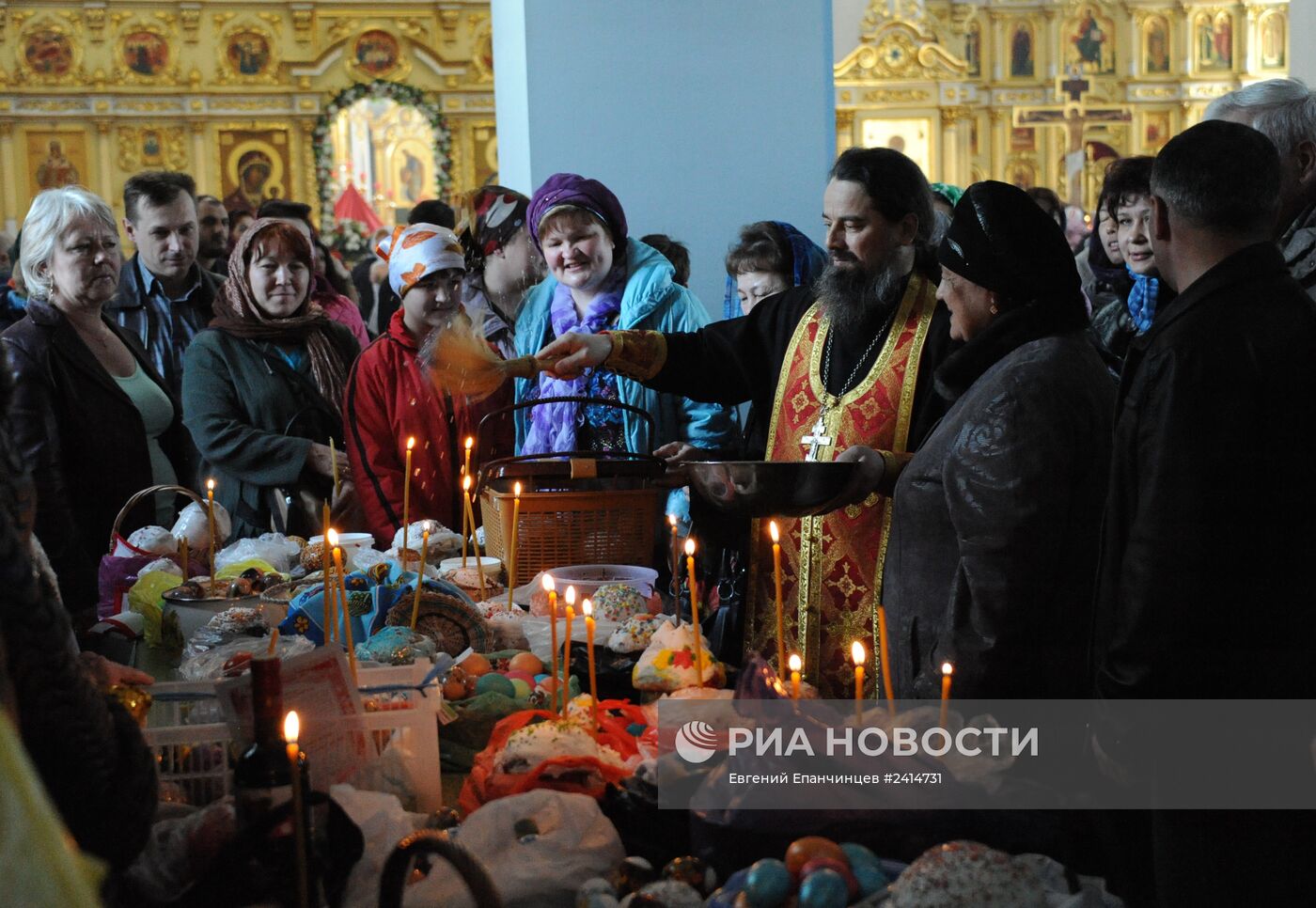 Освящение пасхальных куличей в Великую субботу