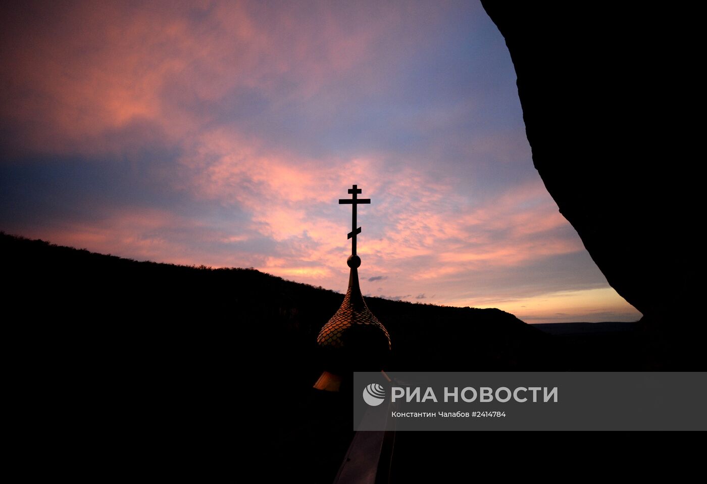 Празднование Пасхи в скальном монастыре Феодора Стратилата в Крыму