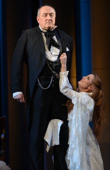 Показ спектакля "Маскарад" в Малом театре