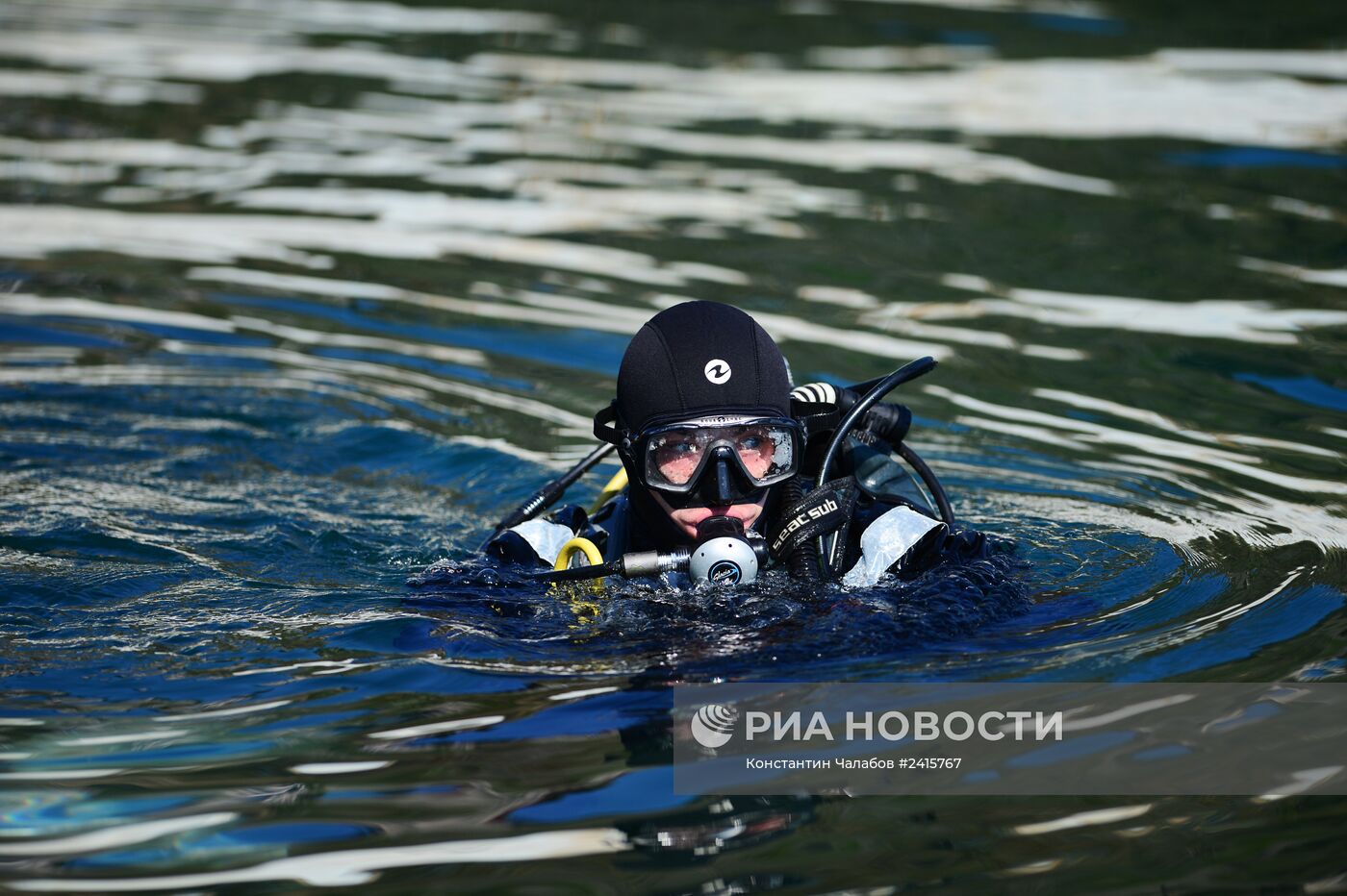 Водолазы МЧС РФ обследуют акваторию побережья Алушты