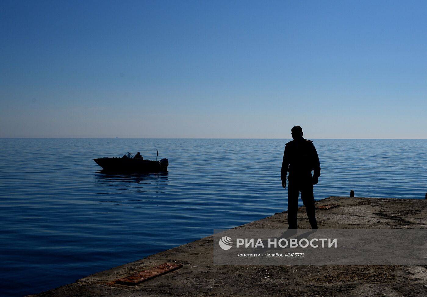 Водолазы МЧС РФ обследуют акваторию побережья Алушты