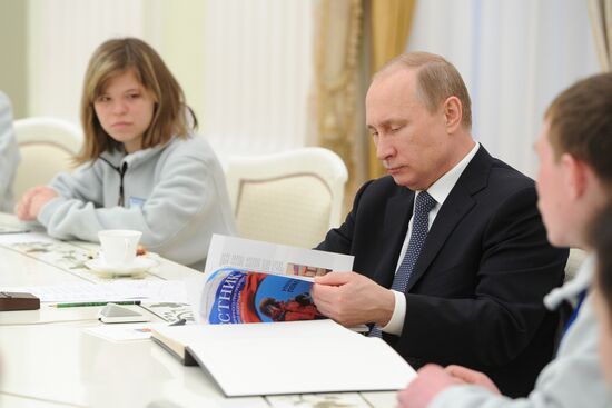 В.Путин встретился с участниками детской лыжной арктической экспедиции