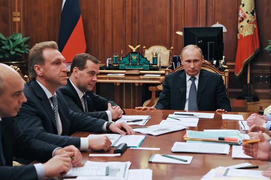 В.Путин провел совещание по развитию экономики