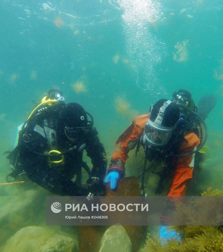 Водолазы обследуют акваторию Черного моря к началу пляжного сезона