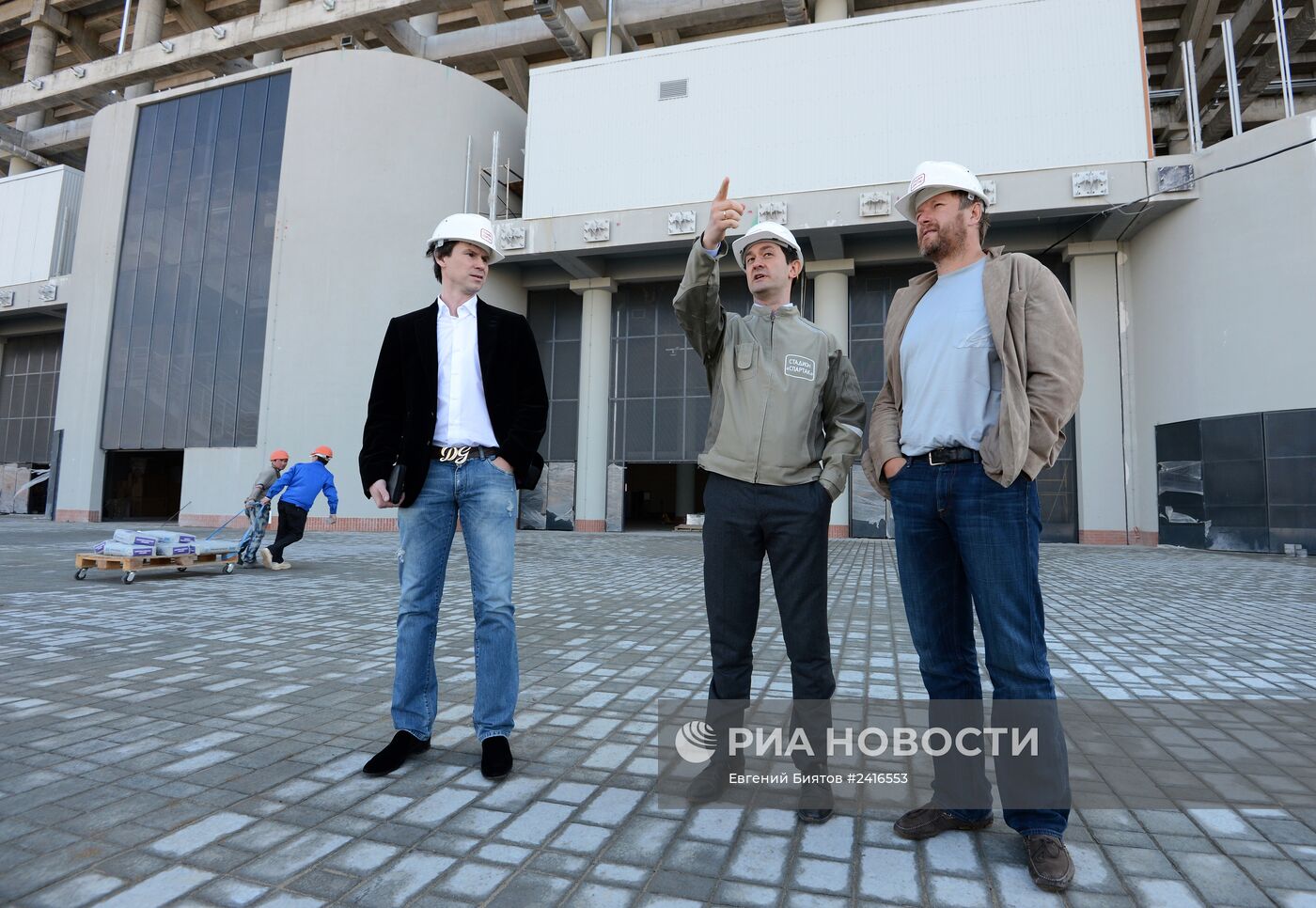 Е.Титов и Е.Кафельников посетили строительство стадиона "Открытие-Арена"