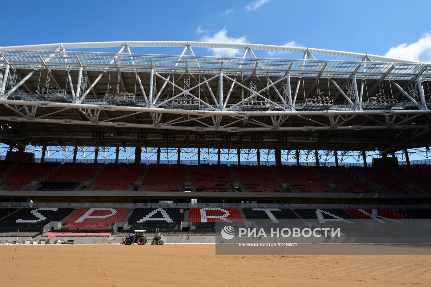 Е.Титов и Е.Кафельников посетили строительство стадиона "Открытие-Арена"