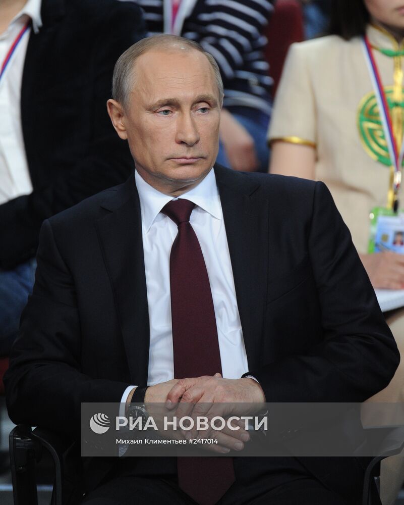 В.Путин принял участие в пленарном заседании I Медиафорума ОНФ
