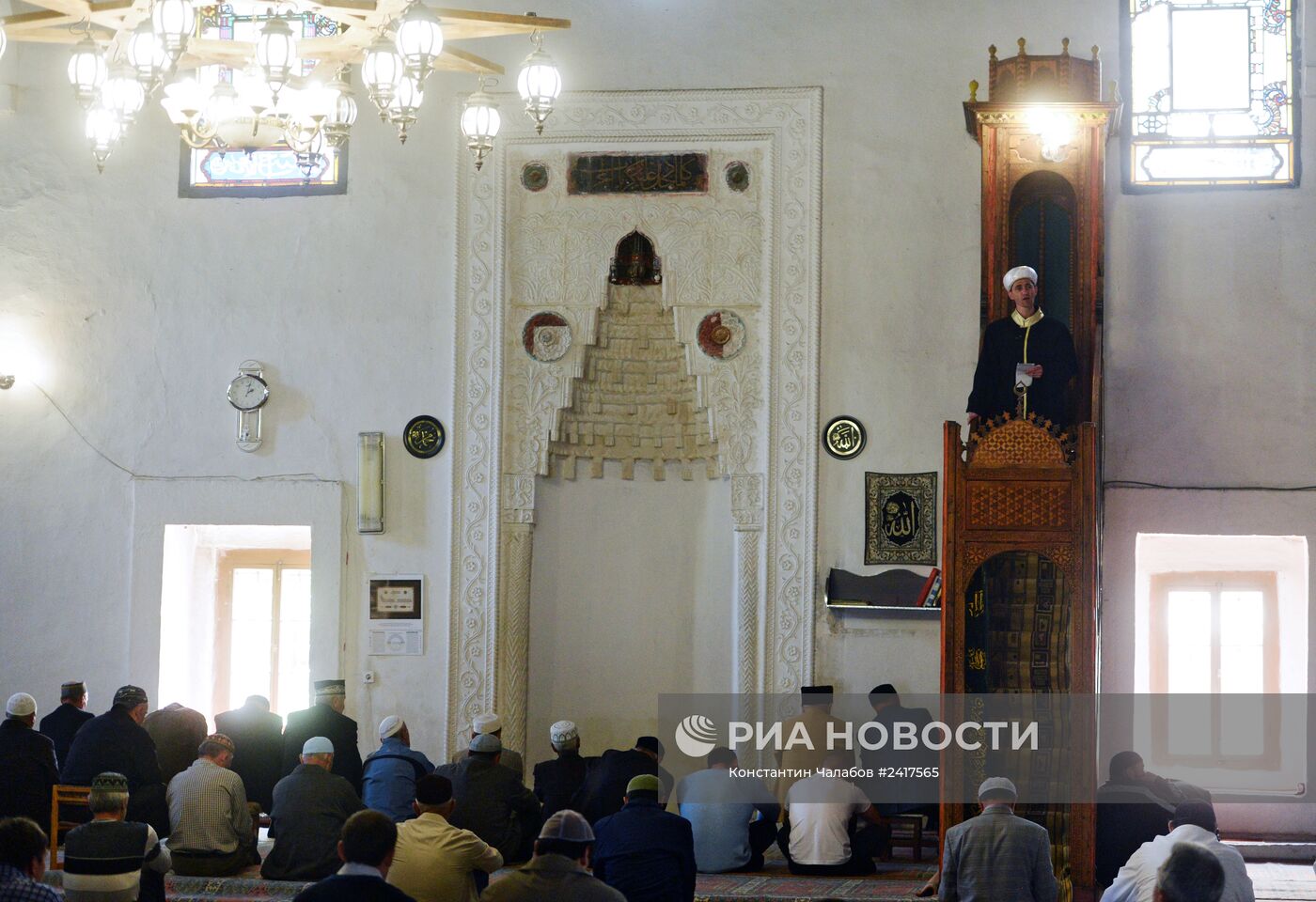 Пятничная молитва в мечети Ханского дворца в Бахчисарае