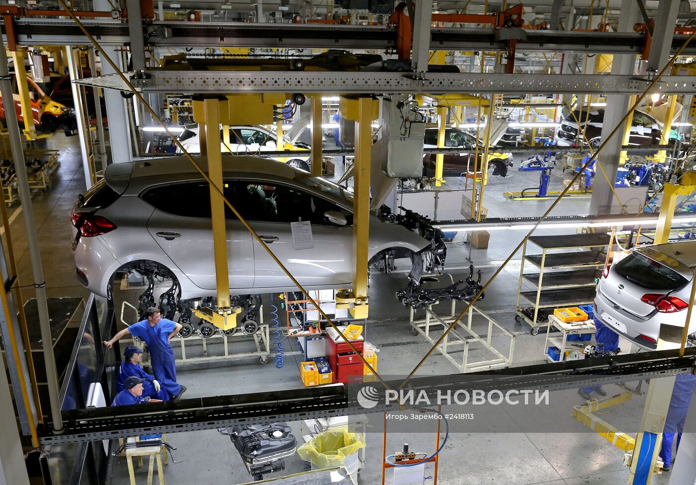 Сборочное производство на заводе "Автотор" в Калининградской области