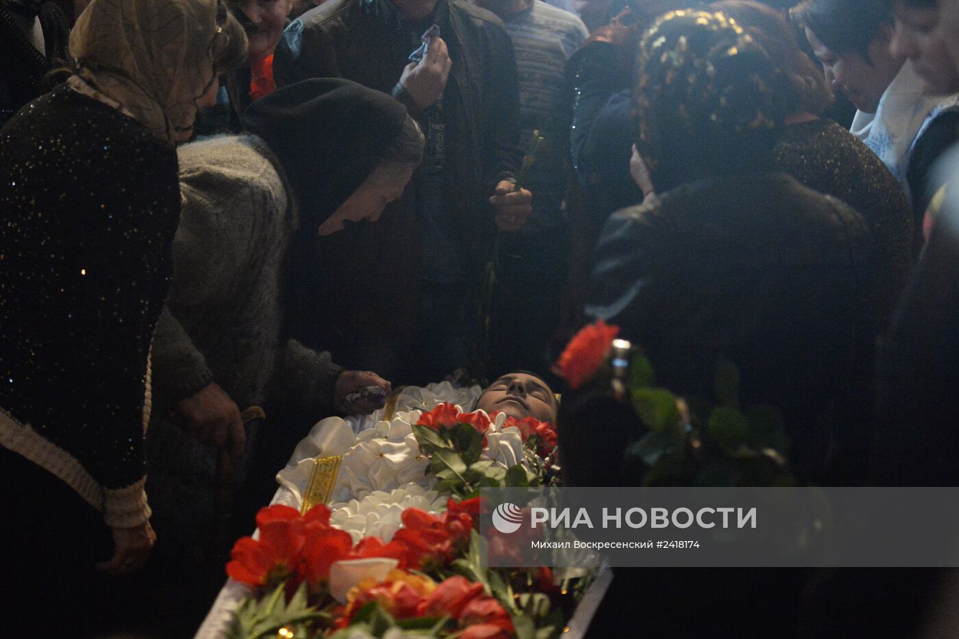 Панихида по погибшему в столновениях с украинской армией ополченцу А.Лубенцу в Донецкой области