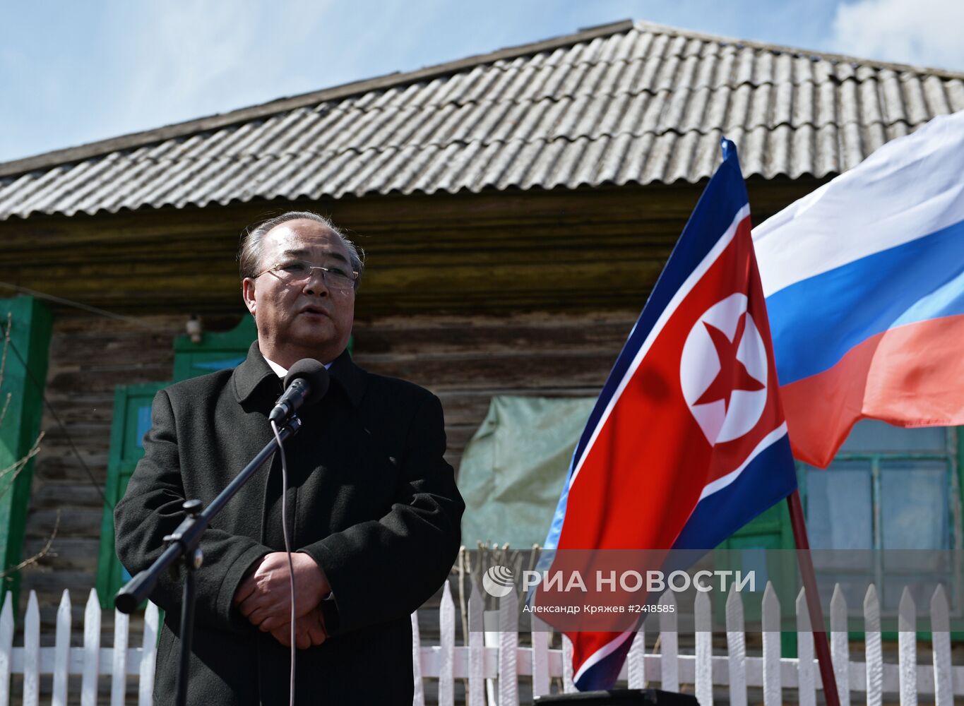 Посол КНДР в России почтил память офицера, спасшего жизнь Ким Ир Сена