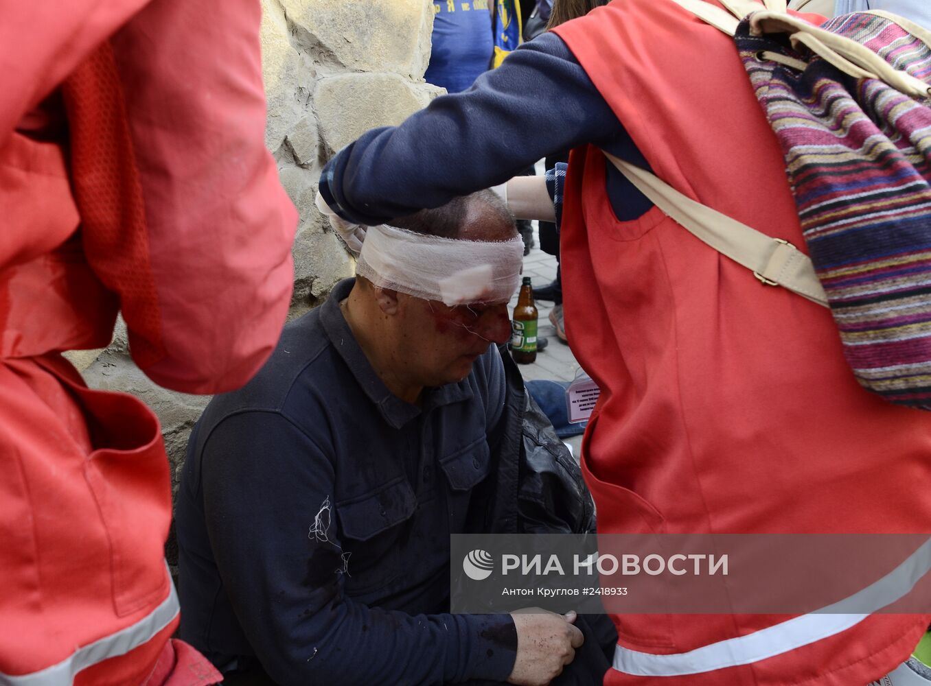 В Харькове футбольные фанаты напали на сторонников федерализации