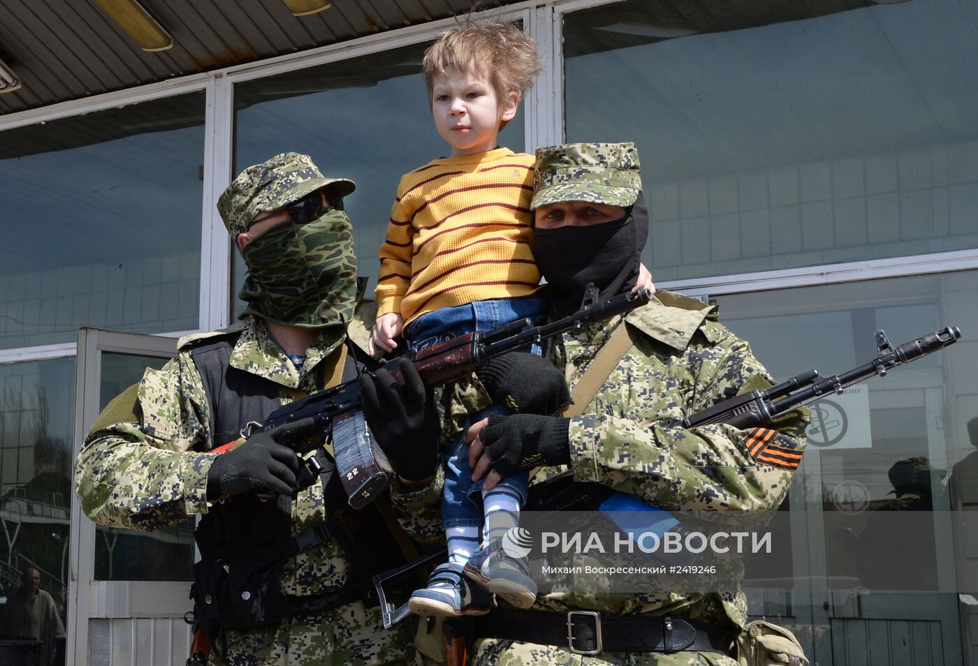 Митингующие заняли отдел милиции и горсовет в Константиновке