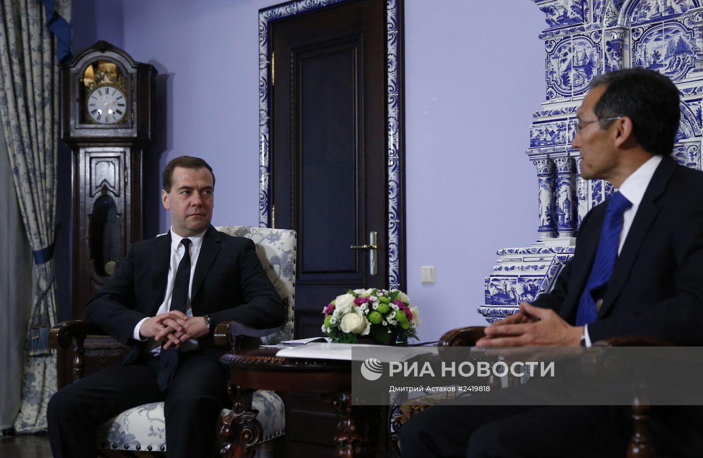 Д.Медведев встретился с Д.Оторбаевым