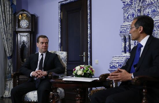 Д.Медведев встретился с Д.Оторбаевым