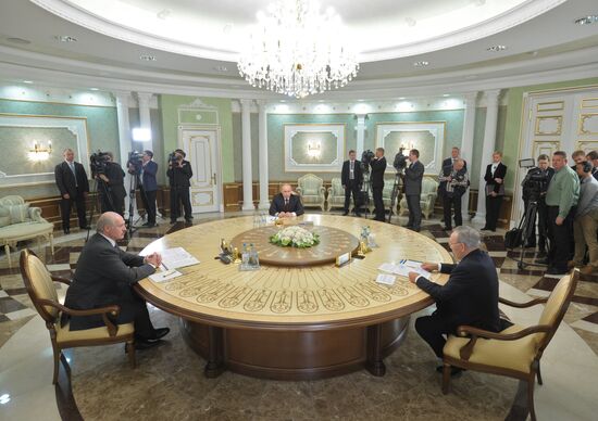 Рабочий визит В.Путина в Белоруссию для участия в заседании ВЕЭС