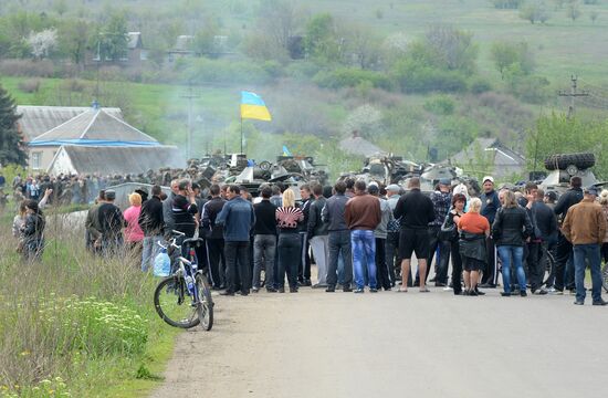 Украинские военные начали штурм города Славянска