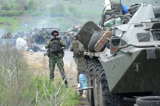 Украинские военные начали штурм города Славянска