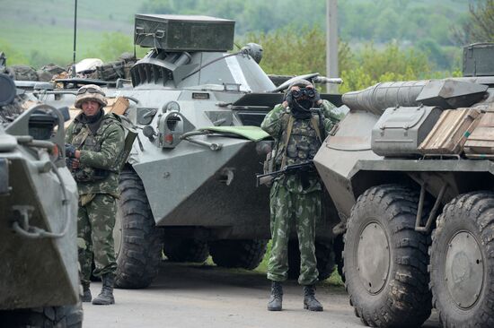 Украинские военные начали штурм города Славянска