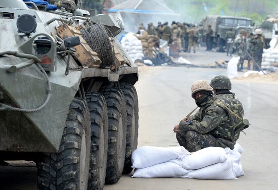 Украинские военные начали штурм города Славянска