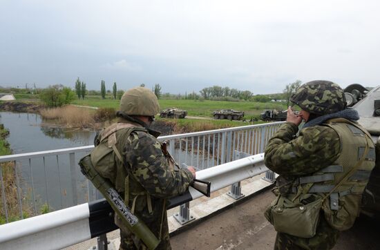 Украинские военные начали штурм города Славянска