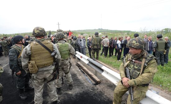 Украинские военные начали штурм города Славянска