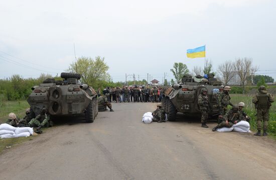 Украинские военные начали штурм города Славянска