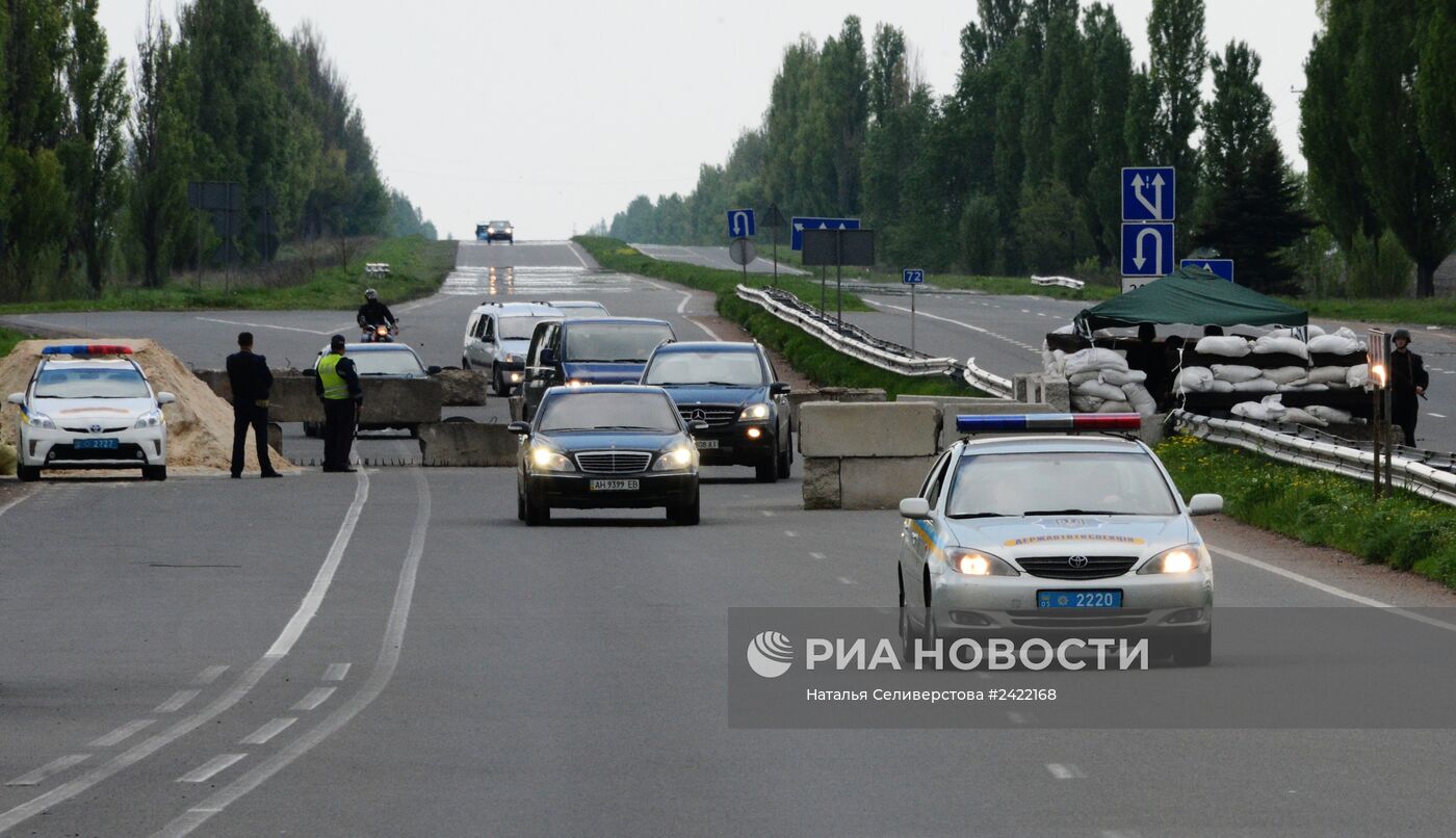 Освобожденные военные наблюдатели ОБСЕ прибыли в Донецк